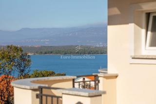 Otok Krk - prostorna hiša s panoramskim razgledom