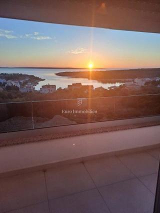 Šimuni, Pag - apartma z vrtom in pogledom na morje