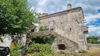 Kamnita hiša za obnovo s pogledom na morje na otoku Krku