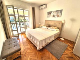 Opremljeno stanovanje s pogledom na morje