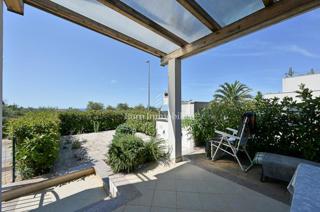 Novigrad, Vrstna hiša blizu morja in centra mesta