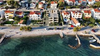 Brodarica - apartma s pogledom na morje, prva vrsta do morja