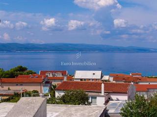 Baška Voda - samostojna hiša z apartmaji