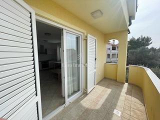 Novalja - Apartma s teraso in čudovitim razgledom
