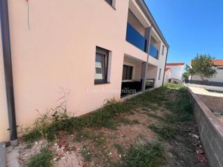 Vir-Zadar - apartma z vrtom v bližini morja