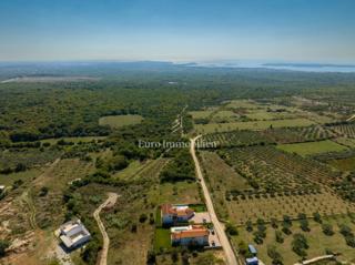 Zemljišče s pogledom na morje in gradbenim dovoljenjem