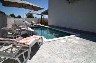 Moderna dvojna villa s bazenom, otok Vir