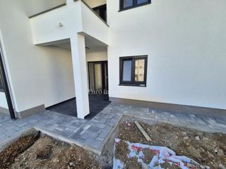 Novogradnja, apartma v pritličju - zaliv Soline 