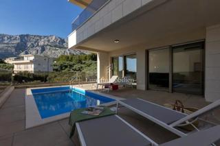 Apartma z bazenom v bližini plaže v Tučepih