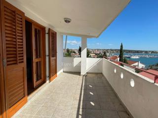 Novalja - hiša s 7 apartmaji in pogledom na morje
