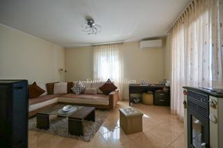 Novigrad – Stanovanje v bližini centra z razgledom na morje