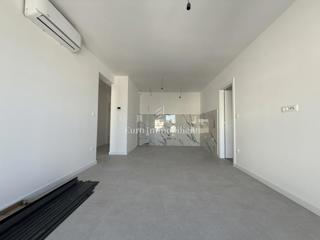 Makarska - novo stanovanje s pogledom na morje in gore