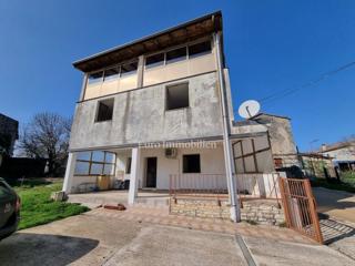 Okolica Višnjana – hiša s tremi stanovanji