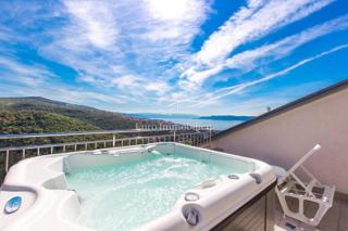 Crikvenica - dvoetažni apartma v drugem nadstropju