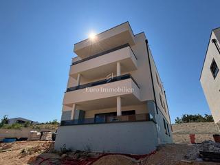 Otok Pag, Novalja – Apartma s teraso in vrtom v novogradnji