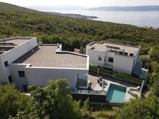 Crikvenica, Moderna hiša z bazenom, garažo in dvema stanovanjema