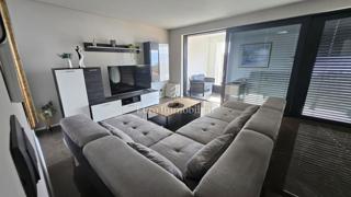 Čudovito urejeno 3-sobno stanovanje z dnevno sobo popolnoma opremljeno