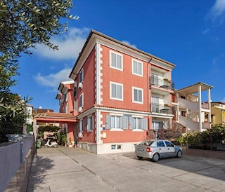 Stambena zgrada s 14 stanova - Rovinj - 988m2 (+264m2)