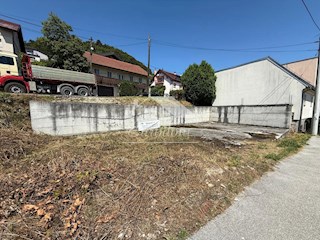 Naprodaj zemljišče s projektom in gradbenim dovoljenjem – Center Samoborja