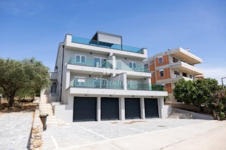 Mandre, otok Pag – Dvosobno stanovanje z razgledom na morje in vrtom, 350 m od plaže