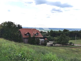 NAPRODAJ: KAKOVOSTNO GRAJENA HIŠA – ZAGREB, BIZEK