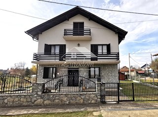 Naprodaj visoko kakovostno zgrajena družinska hiša v Strmcu Stubičkem