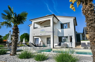 Luksuzna in moderna vila s panoramskim razgledom na morje, Poreč, Istra