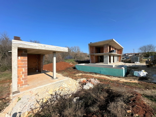 "Villa Black Beauty" čaka na svojega novega lastnika, zgrajena po metodi gradnje "ključ v roke".