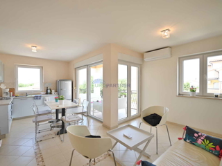 Poreč, stanovanje z razgledom na morje - 1 km od plaže