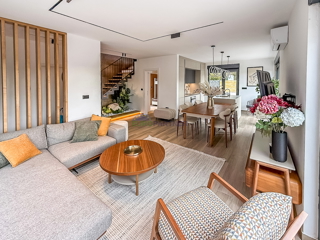 Čudovita moderna hiša z bazenom, 5 km od Poreča in morja!