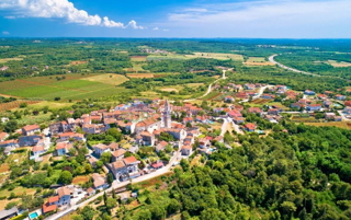 Istra, Višnjan, okolica, gradbeno zemljišče z razgledom na morje