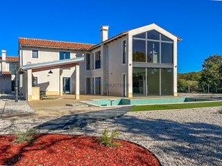 Moderna vila z bazenom, 5 km od Poreča