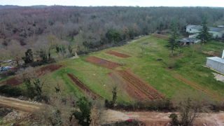 Čudovita parcela v bližini Višnjana!