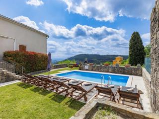 Istra, Oprtalj, hiša v starem mestnem jedru z lepim razgledom