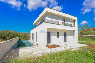 Moderna vila v Poreču, Istra