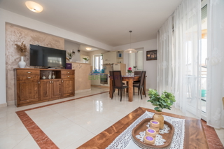 Poreč, stanovanje 90 m2 s pogledom na morje! 700 m do morja