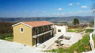 Hiša, moderno zasnovana, s čudovitim razgledom