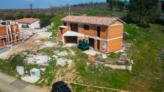 HIŠA V FAZI ROH-BAU, okolica Vrsarja
