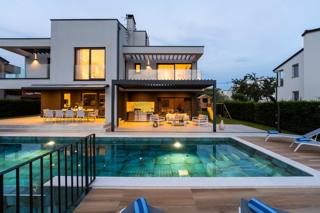 Moderna vila s pogledom na morje, Poreč, 900 m od morja