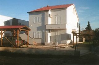 Hiša Ugljan, Preko, 180m2