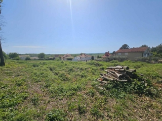 Gradbeno zemljišče z dopustom, poglej več!
