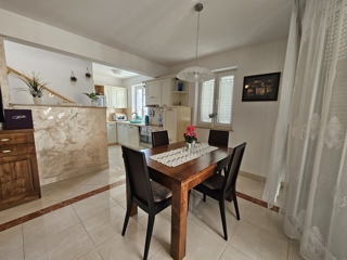 Poreč - Dvostanovanjsko stanovanje z garažo 800 m od morja!