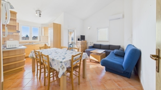 Vabriga, dvosobno stanovanje v 1. nadstropju 800 m od morja