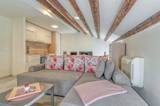 Apartma s teraso in pogledom na morje – prva vrsta do morja, Poreč