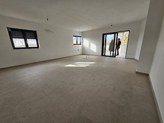 Poreč 143 m2, 1,5 km od morja in centra Poreča