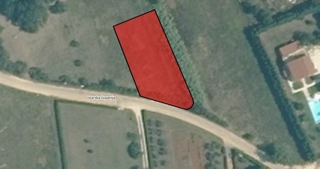 Gradbeno zemljišče za 5 stanovanj ali polpritlično hišo - naprodaj