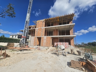 Novogradnja, pritlično stanovanje z vrtom