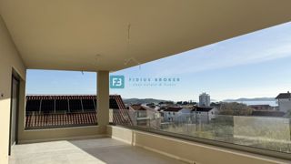 VODICE, novogradnja, 2. nad., 600 m do plaže, dvigalo, 3 spalnice