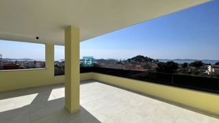 TRIBUNJ, nova, dvojček, panoramski pogled na morje, bazen