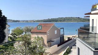 VODICE - SRIMA, novo, 2. vrsta do morja, penthouse, strešna terasa, panoramski pogled na morje